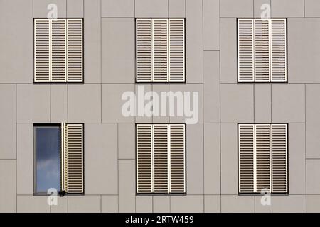 Fassade des Luxemburger Instituts für sozioökonomische Forschung in Belval, Luxemburg Stockfoto