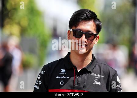 Singapur, Singapur. September 2023. Zhou Guanyu (CHN) Alfa Romeo F1 Team. 15.09.2023. Formel-1-Weltmeisterschaft, Rd 16, Singapur Grand Prix, Marina Bay Street Circuit, Singapur, Übungstag. Auf dem Foto sollte Folgendes stehen: XPB/Press Association Images. Quelle: XPB Images Ltd/Alamy Live News Stockfoto