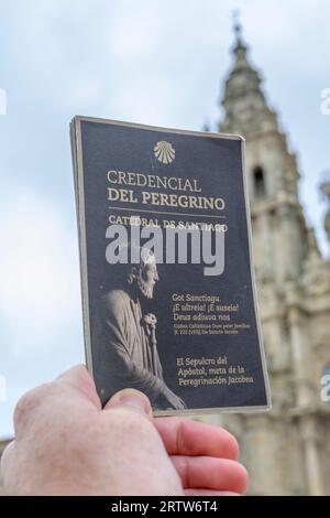 Santiago de Compostela, Spanien, 11. September 2023: Illustrative Editorial: Close-up shot of Camino de Santiago Pilger Credential Passport with Cathe Stockfoto