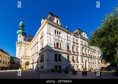 Feuerwehrturm (Barock auf mittelalterlichem Grund) und Rathaus (1895, eklektischer Stil), Fo ter, Sopron, Ungarn Stockfoto