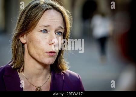 DEN HAAG - Hanke Bruins Slot Außenministerin im Binnenhof vor der wöchentlichen Kabinettssitzung. ANP ROBIN UTRECHT niederlande aus - belgien aus Stockfoto