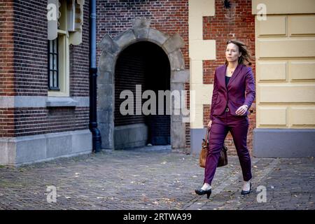 DEN HAAG - Hanke Bruins Slot Außenministerin im Binnenhof vor der wöchentlichen Kabinettssitzung. ANP ROBIN UTRECHT niederlande aus - belgien aus Stockfoto