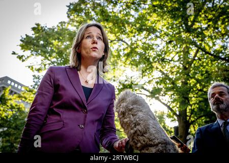 DEN HAAG - Hanke Bruins Slot Außenministerin im Binnenhof vor der wöchentlichen Kabinettssitzung. ANP ROBIN UTRECHT niederlande aus - belgien aus Stockfoto