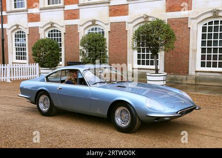 Ferrari 330 GTC Speciale (1967), Concours of Elegance 2023, Hampton Court Palace, London, Großbritannien, Europa Stockfoto