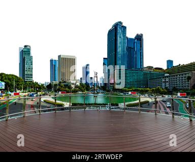 Jakarta, CA. Oktober 2022 - Hotel Indonesia (HI) Roundabout (oder Bundaran HI) und Tugu Selamat Datang (Welcome Monument) sind berühmte Wahrzeichen in Jakarta; Stockfoto