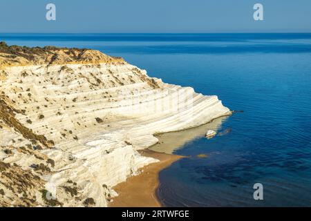 Die Scala dei Turchi - Treppe der Türken, felsige Klippe an der Küste von Realmonte, in der Nähe von Agrigento bei Sizilien, Italien, Europa. Stockfoto