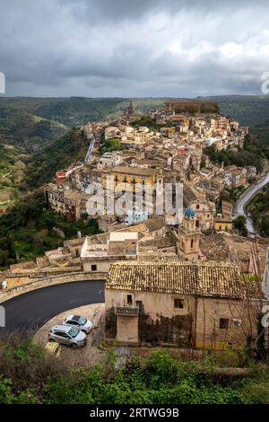 Vertikale Ansicht von Ragusa Ibla ist der älteste Bezirk im historischen Zentrum von Ragusa, Italien Stockfoto