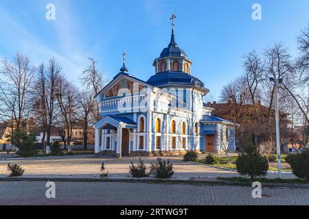 MUKATSCHEWO, UKRAINE - 17. MÄRZ 2023: Dies ist die orthodoxe Kirche der Dormition der seligen Jungfrau Maria. Stockfoto