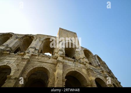 KOLOSSEUM AMPHITHEATER ARLES STADT AN DER RHONE IN DER PROVENCE SÜDFRANKREICH Stockfoto