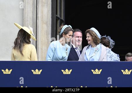 Prinzessin Sofia, Prinzessin Madeleine, Christopher O’Neill und Königin Silvia während des Wachwechsels im äußeren Hof des Königlichen Palastes in Stockholm am 15. September 2023, anlässlich des 50. Jahrestages des Thronantritts von HM dem König. Foto: Jessica Gow / TT / Code 10070 Stockfoto