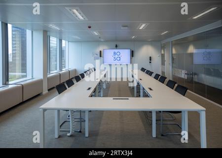 Brüssel, Belgien. September 2023. AUFMERKSAMKEIT REDAKTEURE - BERICHTERSTATTUNG ANGEFORDERT BELGA VON BOSA - FOD Beleid en Ondersteuning - SPF Strategie et Appui - NUR REDAKTIONELLE VERWENDUNG - dieses Bild, das am Freitag, den 15. September 2023 verteilt wurde, zeigt einen Tagungsraum in den BOSA FOD Beleid en Ondersteuning - SPF Strategie et Appui Büros in Brüssel, Mittwoch, Den 13. September 2023 BELGA PHOTO HATIM KAGHAT Credit: Belga News Agency/Alamy Live News Stockfoto