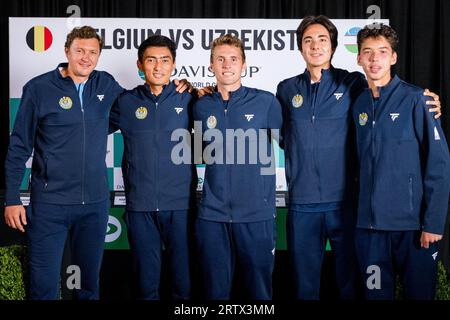 Hasselt, Belgien. September 2023. Das usbekische Team posiert für den Fotografen beim Unentschieden vor dem Davis Cup World Group First Round Meeting zwischen Belgien und Usbekistan am Donnerstag, den 14. September 2023, in Hasselt. BELGA FOTO JASPER JACOBS Credit: Belga News Agency/Alamy Live News Stockfoto