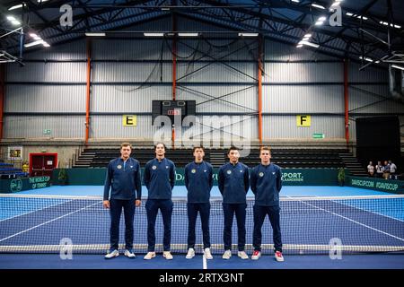 Hasselt, Belgien. September 2023. Das usbekische Team posiert für den Fotografen während der Unentschieden vor dem Davis Cup World Group First Round Meeting zwischen Belgien und Usbekistan, Donnerstag, 14. September 2023, in Hasselt. BELGA FOTO JASPER JACOBS Credit: Belga News Agency/Alamy Live News Stockfoto