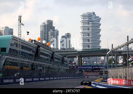 Singapur, Singapur. September 2023. Logan Sargeant (USA) Williams Racing FW45. Formel-1-Weltmeisterschaft, Rd 16, Singapur Grand Prix, Freitag, 15. September 2023. Marina Bay Street Circuit, Singapur. Quelle: James Moy/Alamy Live News Stockfoto