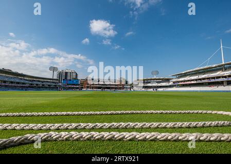 Lords Cricket Ground, London, Großbritannien. September 2023. 4th One Day International, England versus Neuseeland; Ein Blick auf das Spielfeld und steht vom Begrenzungsseil Credit: Action Plus Sports/Alamy Live News Stockfoto