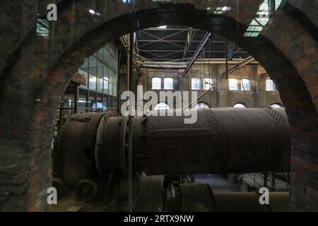 Der stillgelegte und verlassene Zementrohrofen befindet sich in einer Fabrik in Nordchina Stockfoto