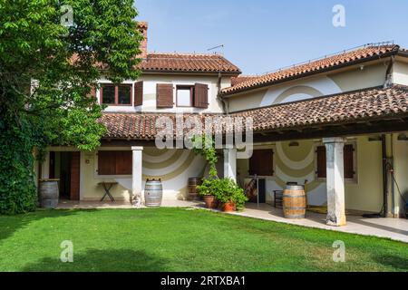 Besucherzentrum im Weingut Matošević in Krunčići auf der istrischen Halbinsel von Kroatien Stockfoto