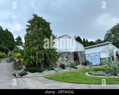 Wave Hill Public Garden and Cultural Center, Außenansicht des Marco Polo Stufano Conservatory. Stockfoto