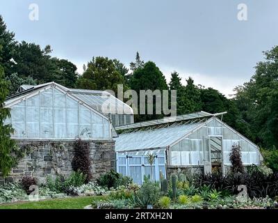 Wave Hill Public Garden and Cultural Center, Außenansicht des Marco Polo Stufano Conservatory. Stockfoto