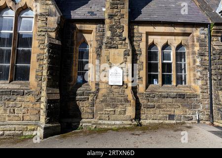 Pickering Parish Hall of St Peter & St Paul, Pickering, North Yorkshire, Yorkshire, Vereinigtes Königreich, England, Pickering Parish Hall, Parish Hall, Schild, Gebäude Stockfoto