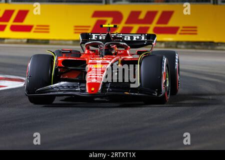 Marina Bay Street Circuit, Singapur. September 2023. 2023 Formel 1 Singapur Airlines Singapur Grand Prix; Free Practice Day; Nummer 55 Scuderia Ferrari Fahrer Carlos Sainz Jr während Training 2 Credit: Action Plus Sports/Alamy Live News Stockfoto