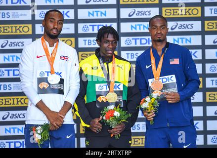 Matthew Hudson-Smith von GB & NI, Antonio Watson von Jamaica und Quincy Hall von der USA Medaille Zeremonie für 400m Finale am siebten Tag bei der World Athletic Stockfoto