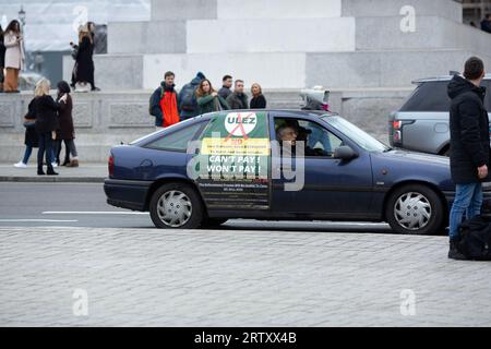 Piers Corbyn, Bruder von Jeremy Corbyn, wird während eines Protestes gegen die Erweiterung der Londoner Ultra-Low Emission Zone (ULEZ) in London gesehen. Stockfoto