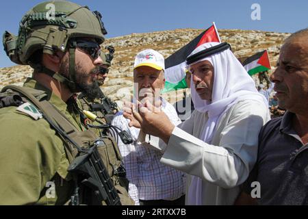 Nablus, Palästina. September 2023. Palästinensische Demonstranten streiten mit israelischen Soldaten während der Demonstration gegen israelische Siedlungen im Dorf Beit Dajan nahe der Westjordstadt Nablus. Quelle: SOPA Images Limited/Alamy Live News Stockfoto