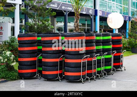 Singapur, Singapur. September 2023. Pirelli-Reifen in warmen Decken, F1 Grand Prix von Singapur auf dem Marina Bay Street Circuit am 14. September 2023 in Singapur. (Foto: HOCH ZWEI) Credit: dpa/Alamy Live News Stockfoto