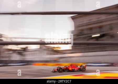 Singapur, Singapur. September 2023. Charles Leclerc aus Monaco fährt den (16) Ferrari SF-23 während des Trainings vor dem F1 Grand Prix von Singapur auf dem Marina Bay Street Circuit. Quelle: SOPA Images Limited/Alamy Live News Stockfoto