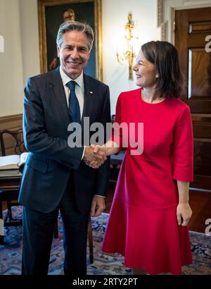 Washington, Vereinigte Staaten. September 2023. Die Bundesaußenministerin Annalena Baerbock (Buendnis 90/die Gruenen) fotografierte im Rahmen ihrer Reise nach Texas, USA. Hier bei einem Treffen mit US-Außenminister Antony blinken. Quelle: dpa/Alamy Live News Stockfoto