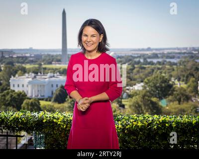 Washington, Vereinigte Staaten. September 2023. Die Bundesaußenministerin Annalena Baerbock (Buendnis 90/die Gruenen) fotografierte im Rahmen ihrer Reise nach Texas, USA. Hier in Washington während eines Interviews für Welt.TV/dpa/Alamy Live News Stockfoto