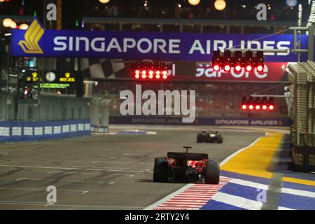 Singapur, Singapur. September 2023. #16 Charles Leclerc (MCO, Scuderia Ferrari), F1 Grand Prix von Singapur auf dem Marina Bay Street Circuit am 15. September 2023 in Singapur, Singapur. (Foto: HOCH ZWEI) Credit: dpa/Alamy Live News Stockfoto