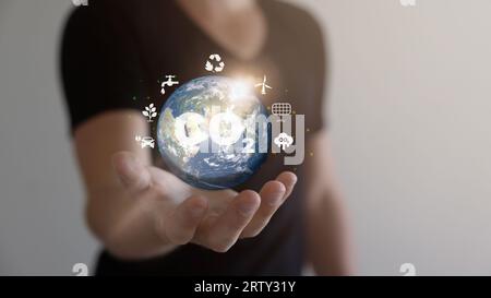 Natürliche Umwelt klimaneutrale langfristige Emissionsstrategie CO2-neutrale Ziele Net Zero 2050 Umwelttechnologie nachhaltige Entwicklung. Stockfoto