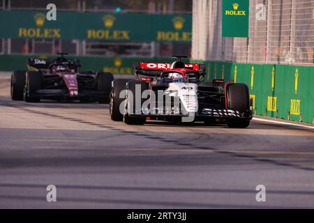 Singapur, Singapur. September 2023. Liam Lawson aus Neuseeland fährt den (40) Scuderia AlphaTauri AT04 während des Trainings vor dem F1 Grand Prix von Singapur auf dem Marina Bay Street Circuit. (Foto: George Hitchens/SOPA Images/SIPA USA) Credit: SIPA USA/Alamy Live News Stockfoto