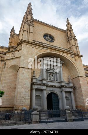 Segovia, Spanien. September, 14. 2022: Kathedrale unserer Lieben Frau von der Himmelfahrt und von San Frutos. Erbaut zwischen dem 16. Und 18. Jahrhundert. UNESCO Wor Stockfoto