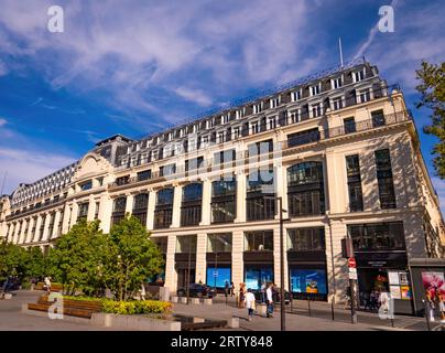 Louis Vuitton Flagship Store in Paris, Pont Neuf - STADT PARIS, FRANKREICH - 4. SEPTEMBER. 2023 Stockfoto