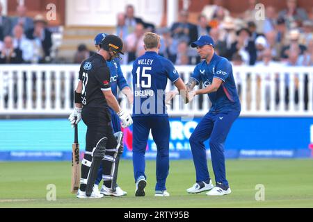 September 2023. London, Großbritannien. Der Engländer David Willey feiert, nachdem er will Young in der 4. Metro Bank One Day International bei Lords Credit: David Rowe/Alamy Live News in die Schlacht um Neuseeland geschickt hat Stockfoto