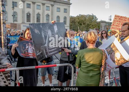 Berlin, Deutschland. September 2023. Viele in Berlin und darüber hinaus sind von ihrer Trennung von Kreml-Narrative nicht überzeugt. Kritiker argumentieren, ihr Fluch habe an Tiefe gefehlt, insbesondere weil sie es unterließ, den russischen Präsidenten Wladimir Putin als Aggressor des Krieges zu nennen. (Foto: Michael Kuenne/PRESSCOV/SIPA USA) Credit: SIPA USA/Alamy Live News Stockfoto