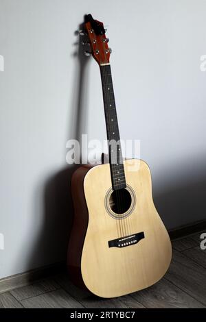 Klassische Gitarre, Gitarrensaiten, saitiges Musikinstrument Stockfoto