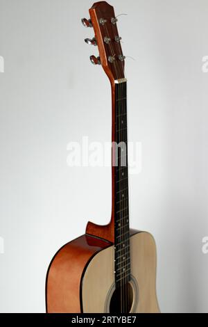 Klassische Gitarre, Gitarrensaiten, saitiges Musikinstrument Stockfoto