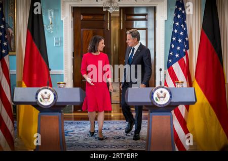 Washington, Vereinigte Staaten. September 2023. Die Bundesaußenministerin Annalena Baerbock (Buendnis 90/die Gruenen) fotografierte im Rahmen ihrer Reise nach Texas, USA. Hier bei einem Treffen mit US-Außenminister Antony blinken. Quelle: dpa/Alamy Live News Stockfoto