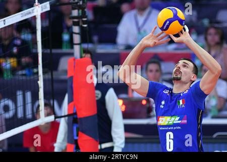 Rom, Italien. September 2023. Simone Giannelli aus Italien während des Halbfinalspiels Italien gegen Frankreich gültig für die Männer-Volleyball-Europameisterschaft beim Palazzo dello Sport am 14. September 2023 in Rom, Italien Fotografo01 Credit: Independent Photo Agency/Alamy Live News Stockfoto