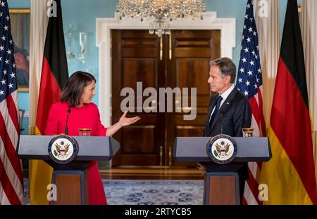 Washington, Vereinigte Staaten. September 2023. Die Bundesaußenministerin Annalena Baerbock (Buendnis 90/die Gruenen) fotografierte im Rahmen ihrer Reise nach Texas, USA. Hier auf einer Pressekonferenz mit US-Außenminister Antony blinken im Außenministerium. Quelle: dpa/Alamy Live News Stockfoto