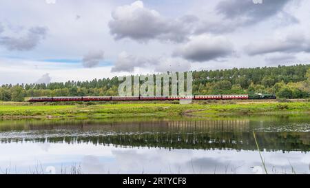 Boat of Garten, Schottland, Großbritannien. September 2023. Der Flying Scotsman Dampfzug, der Kutschen von Dampfzugliebhabern auf der Strathspey Railwa zieht Stockfoto