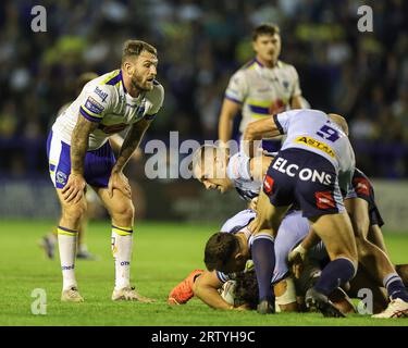 Daryl Clark #9 von Warrington Wolves schaut beim Spiel der Betfred Super League Round 26 Warrington Wolves vs St Helens im Halliwell Jones Stadium, Warrington, Großbritannien, 15. September 2023 (Foto: Mark Cosgrove/News Images) Stockfoto