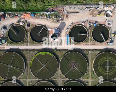 Rotherwas Hereford UK: Luftaufnahme der Kläranlage und Filterbetten aus Wales im September 2023 Stockfoto