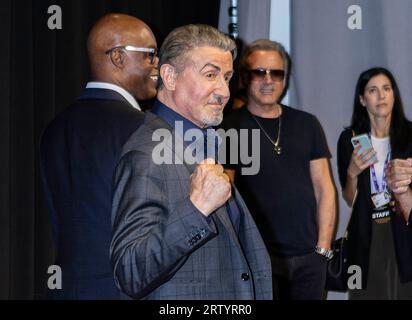 Toronto, Kanada. September 2023. Der Schauspieler Sylvester Stallone (Front) kommt am 15. September 2023 zu einer Veranstaltung während des Toronto International Film Festival in Toronto, Kanada, 2023. Quelle: Zou Zheng/Xinhua/Alamy Live News Stockfoto