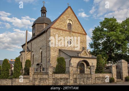 Dreifaltigkeitskirche in der Altstadt von Kamianets-Podilskyi in der Ukraine. Stockfoto