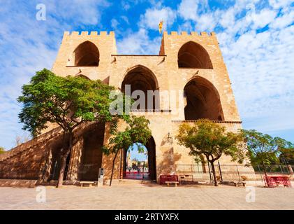 Das Serrans-Tor oder die Serranos-Türme sind ein Tor aus dem 14. Jahrhundert in Valencia in Spanien Stockfoto